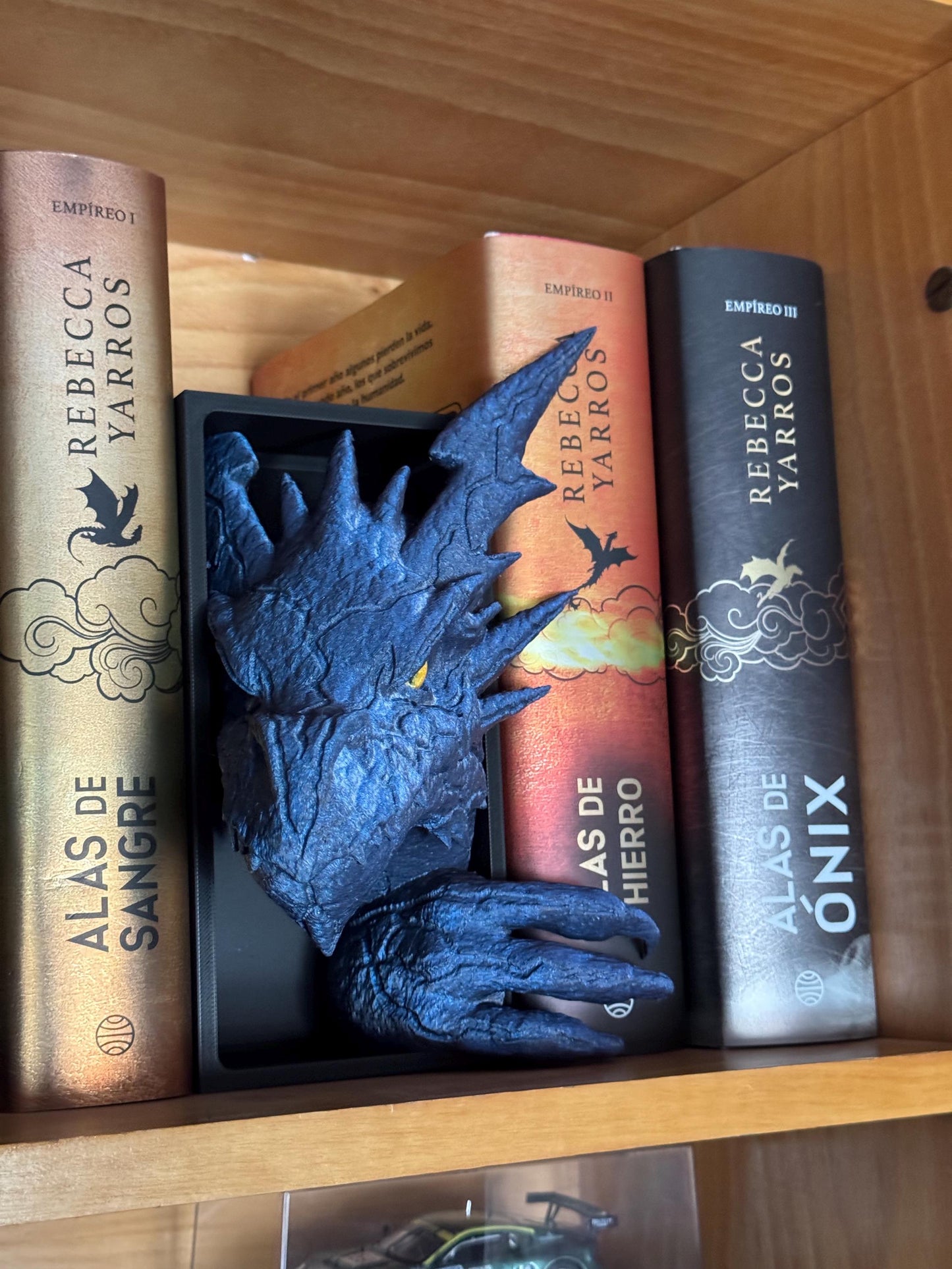 Sujetalibros Dragón Relámpago Feroz – Decoración de fantasía para estanterías | Tamaños mediano y grande | Regalo de dragón para amantes de la lectura