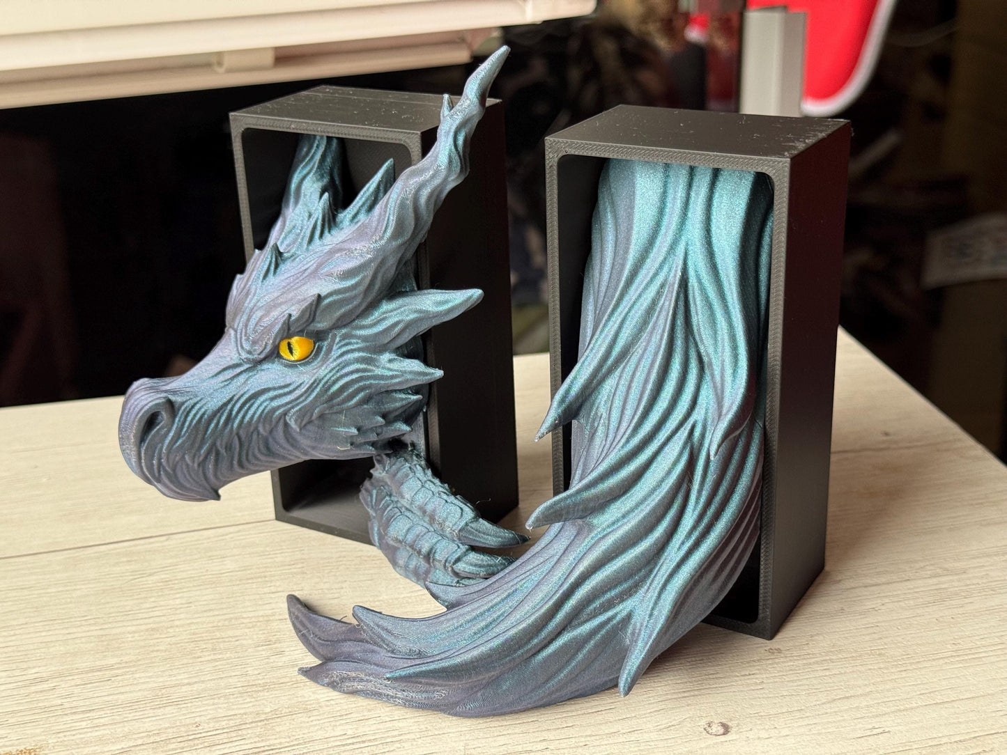 Mini sujetalibros de dragón de sombra – Decoración de fantasía pintada a mano | Regalo personalizado para amantes de los libros | Accesorio de estantería de dragón pequeño