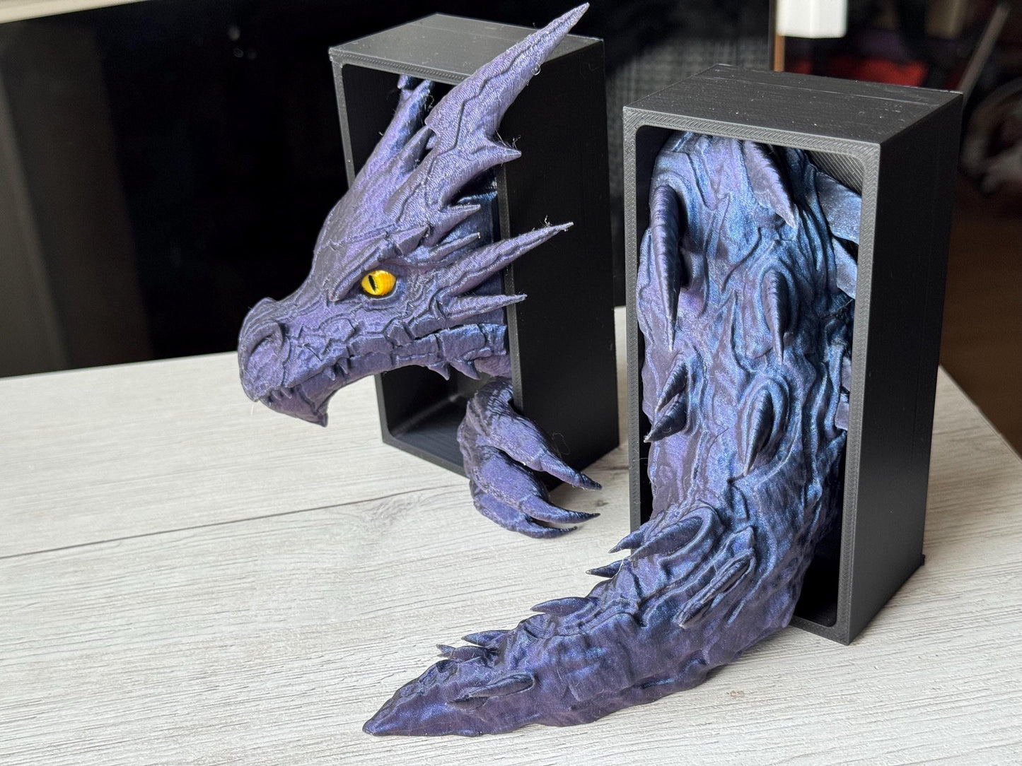 Mini sujetalibros de dragón relámpago – Decoración de fantasía pintada a mano | Regalo personalizado para amantes de los libros | Accesorio de estantería de dragón pequeño