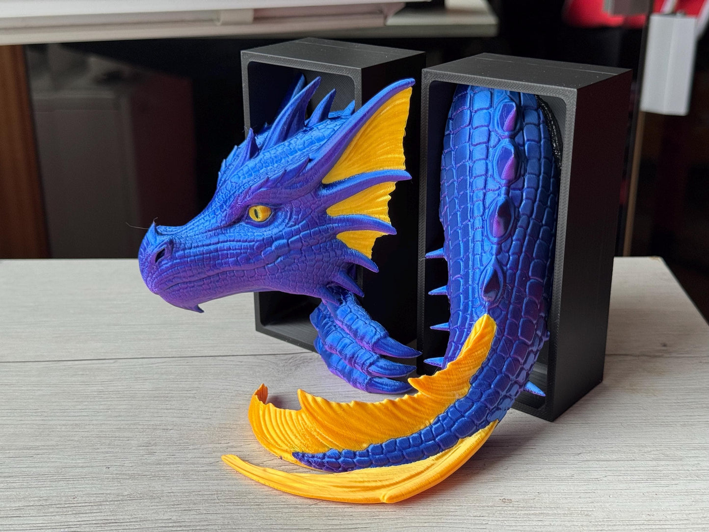 Mini sujetalibros de dragón marino – Decoración de fantasía pintada a mano | Regalo personalizado para amantes de los libros | Accesorio de estantería con dragón pequeño