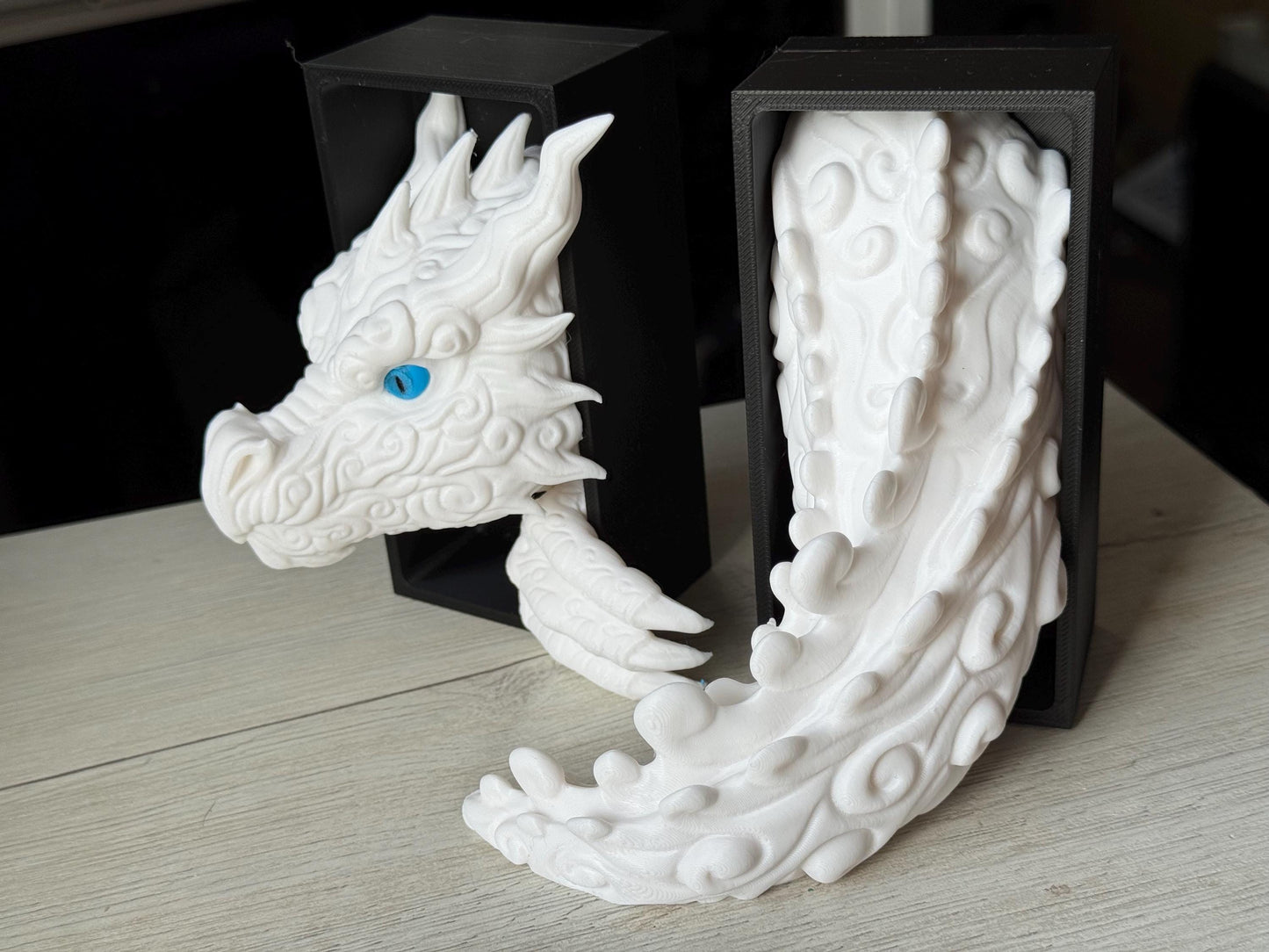 Sujetalibros Mini Dragón Nube – Decoración de fantasía pintada a mano | Regalo personalizado para amantes de los libros | Accesorio de estantería con forma de dragón pequeño