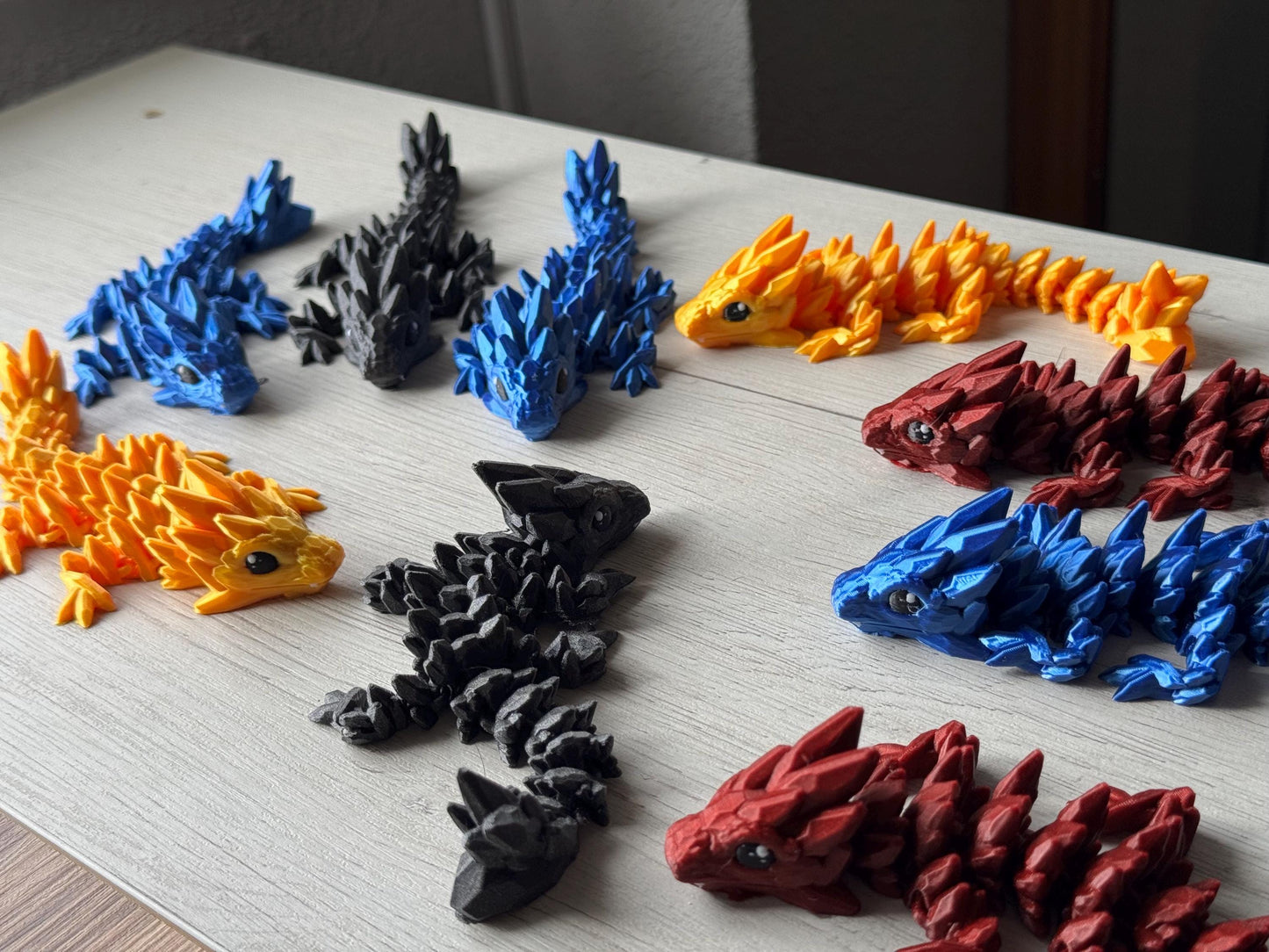 Bebé dragón de gemas articulado - regalo para amantes de los dragones, dragón impreso, figuras para escritorio