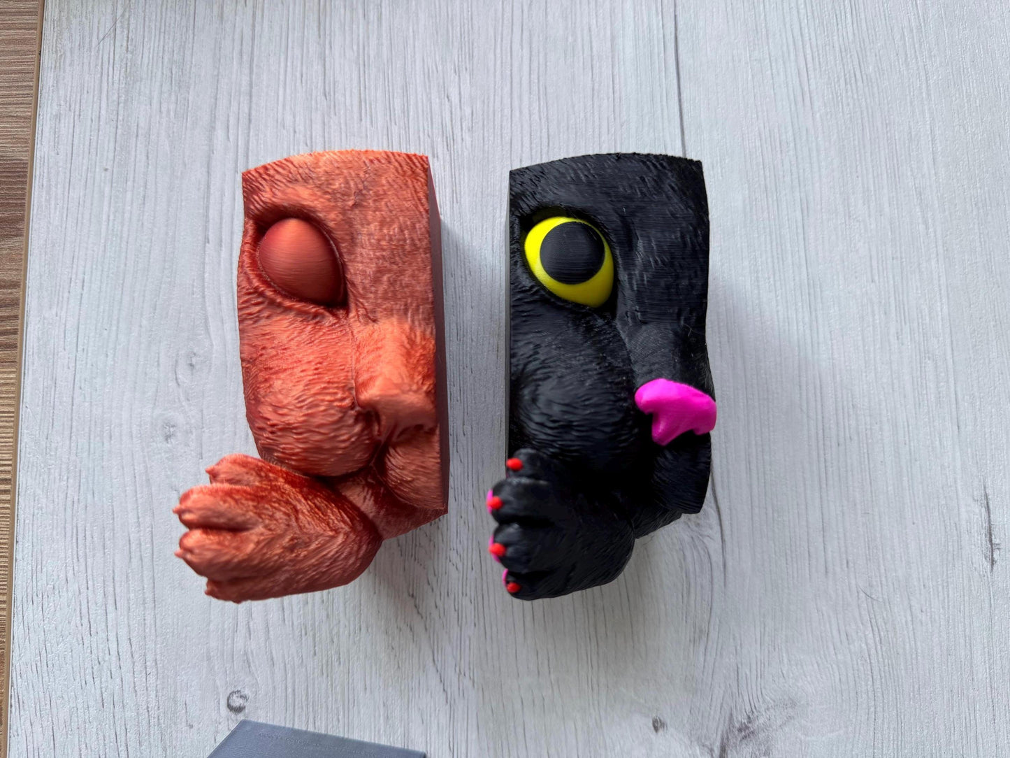 Gato Curioso Decorativo para Librería – Book Nook 3D Personalizable y Pintado a Mano – Regalo Original para Amantes de Gatos y Libros