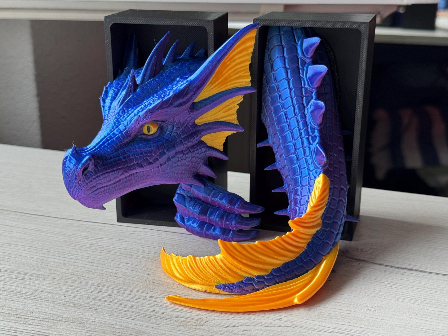 Mini sujetalibros de dragón marino – Decoración de fantasía pintada a mano | Regalo personalizado para amantes de los libros | Accesorio de estantería con dragón pequeño