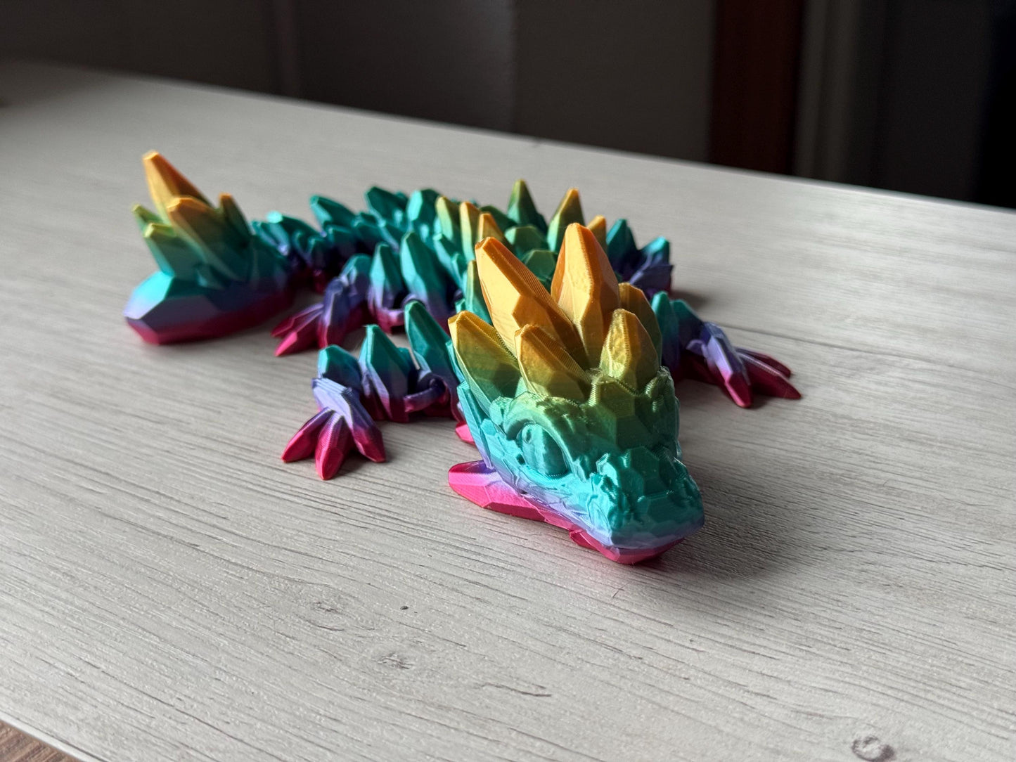 Bebé dragón de gemas articulado - regalo para amantes de los dragones, dragón impreso, figuras para escritorio