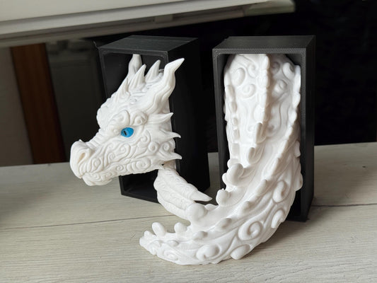 Sujetalibros Dragón Nube Feroz – Decoración de fantasía para estanterías | Tamaños mediano y grande | Regalo de dragón para amantes de la lectura