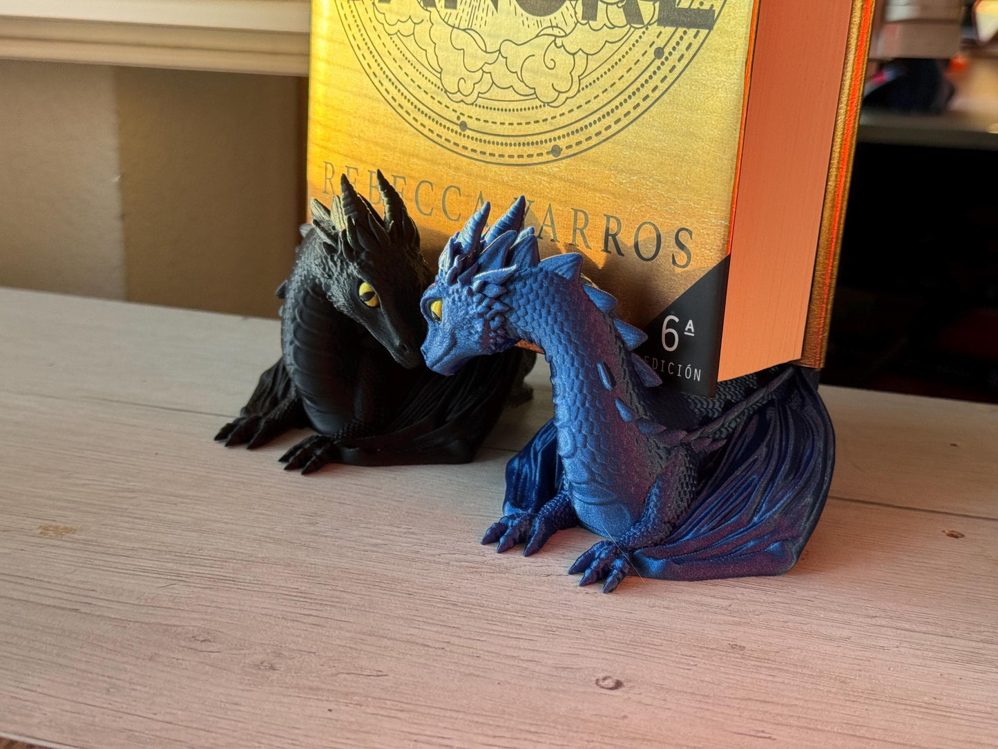 Expositor de libros con dragones gemelos: soporte para libros, decoración de librerías, soporte para tabletas Kindle, expositor de wyvern