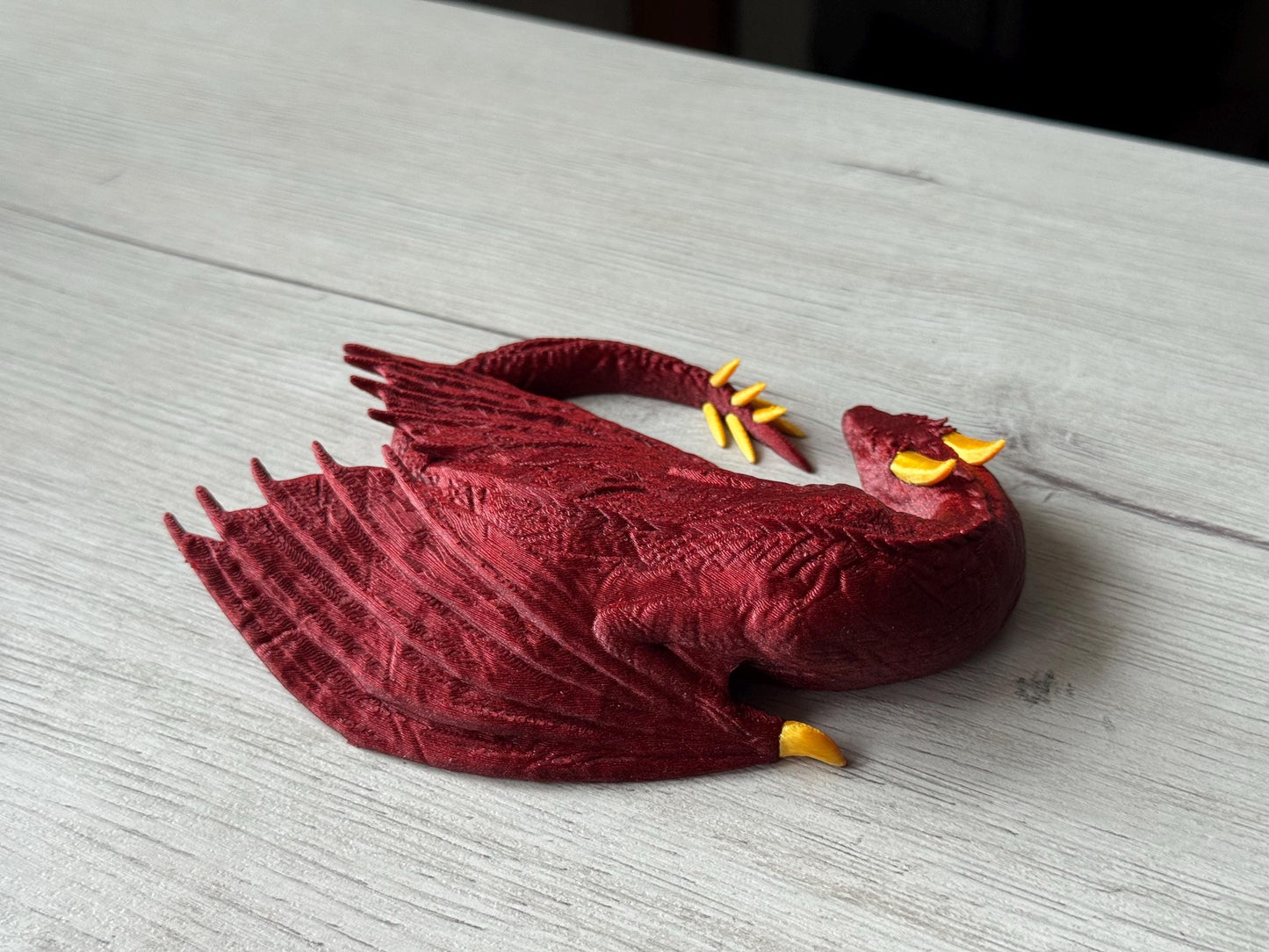 Figura de wyvern durmiente - Dragón feroz | Decoración de estantería | Decoración de fantasía | Decoración de estanterías