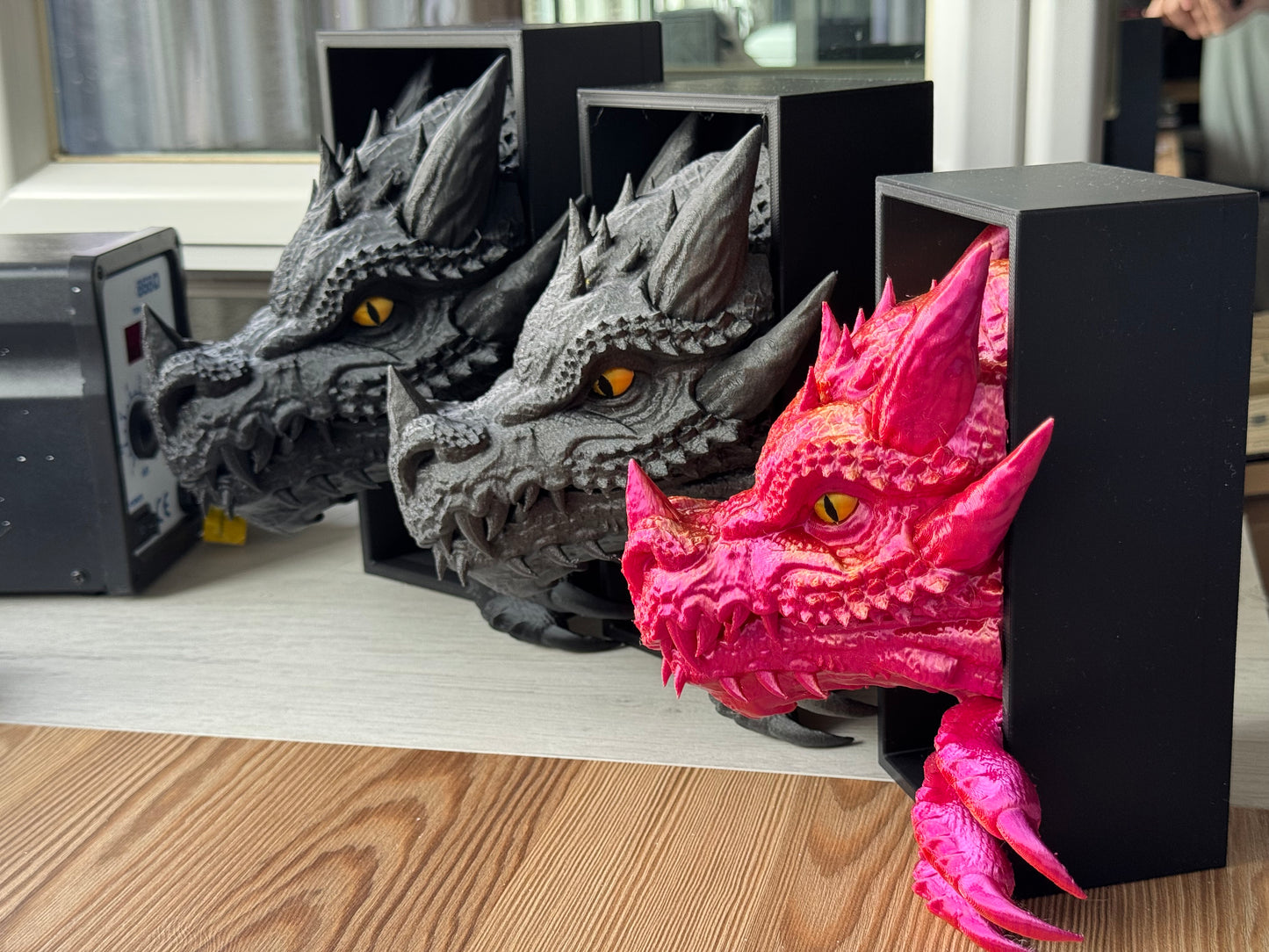 Fierce Dragon Bookend V2 – Fantasy Decor for Bookshelves | 20cm height | Dragon Gift for Book Lovers | Dragon head + tail