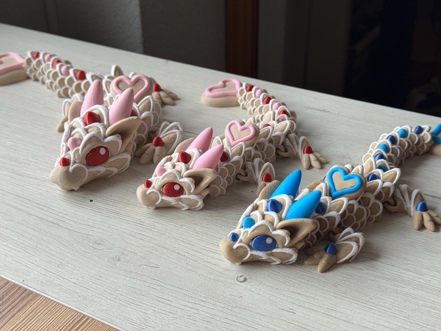 Bebé dragón de galletas corazón  articulado - regalo para amantes de los dragones, dragón impreso, figuras para escritorio, cookie figure