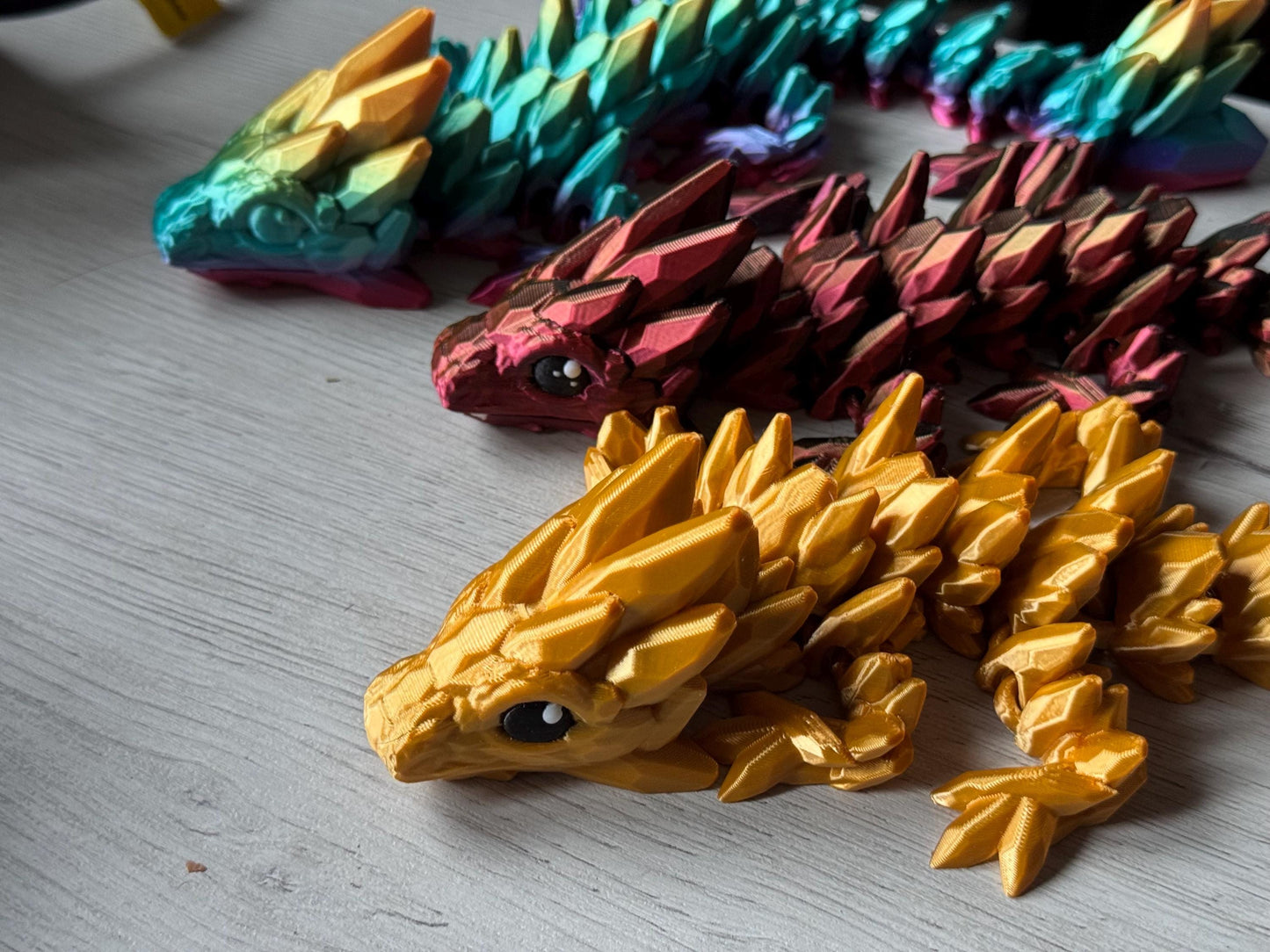 Bebé dragón de gemas articulado - regalo para amantes de los dragones, dragón impreso, figuras para escritorio