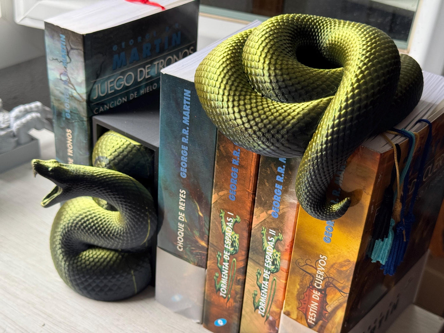 Snake Book Nook –  Animals emerging between books | Two-Part Head & Tail Design | Fantasy Book Nook Decor |  Unique Gift for Book Lovers
