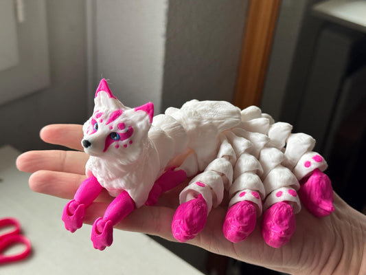 Kitsune 9 colas flexi - Figura articulada anti estrés | Adorables animales