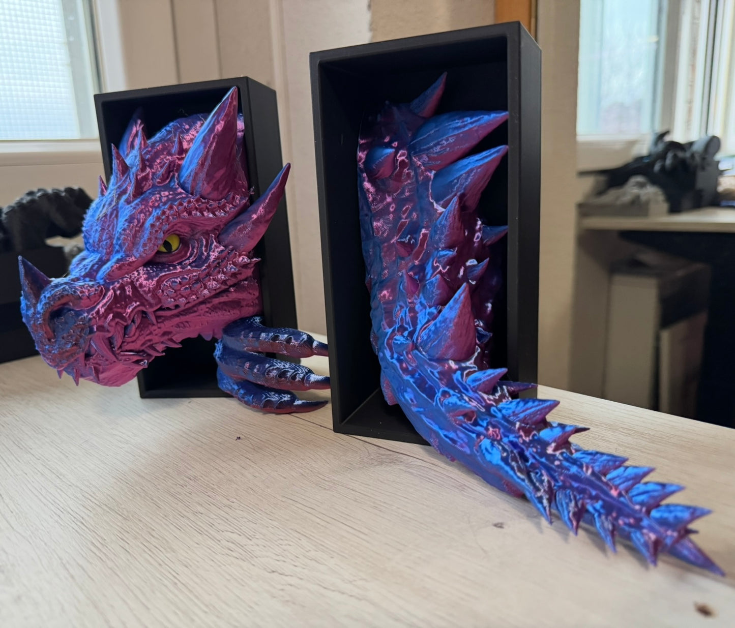 Fierce Dragon Bookend V2 – Fantasy Decor for Bookshelves | 18cm height | Dragon Gift for Book Lovers | Dragon head + tail (Copy)