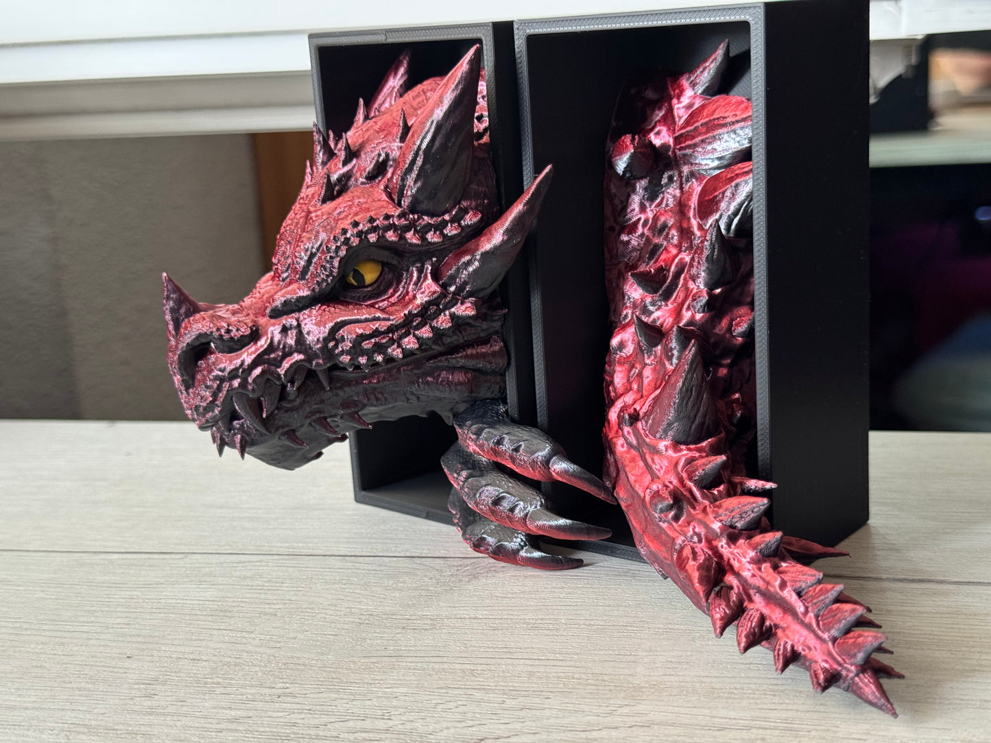 Fierce Dragon Bookend V1 – Fantasy Decor for Bookshelves | 12cm height | Dragon Gift for Book Lovers | Dragon head + tail