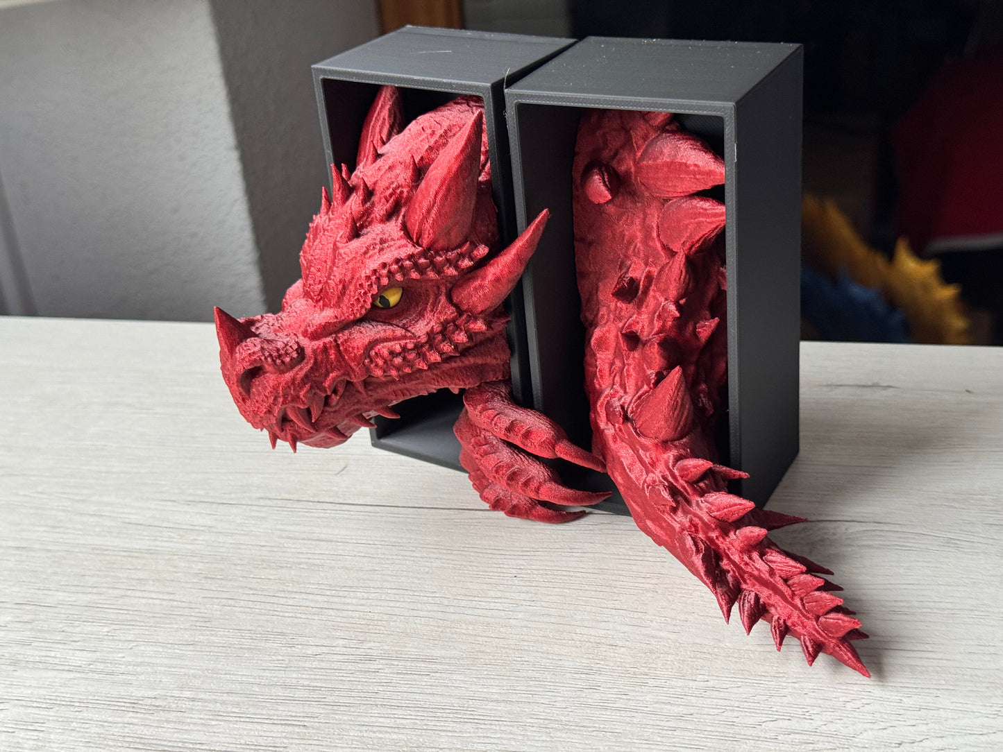 Fierce Dragon Bookend V2 – Fantasy Decor for Bookshelves | 20cm height | Dragon Gift for Book Lovers | Dragon head + tail