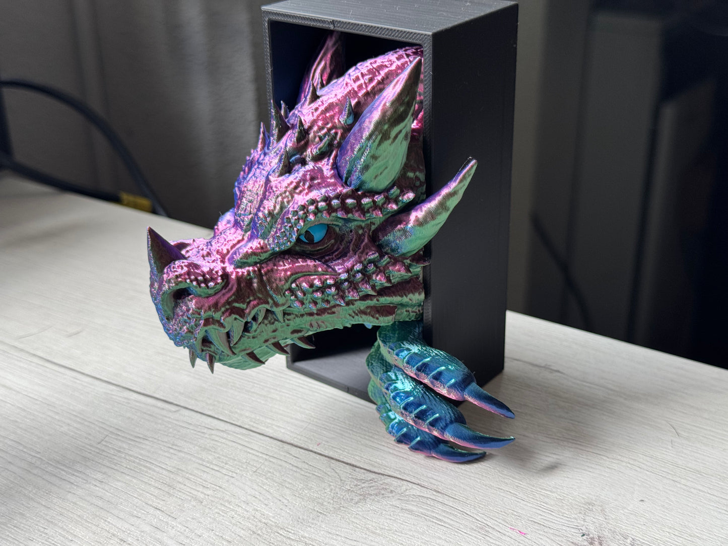 Fierce Dragon Bookend V2 – Fantasy Decor for Bookshelves | 20cm height | Dragon Gift for Book Lovers | Dragon head + tail
