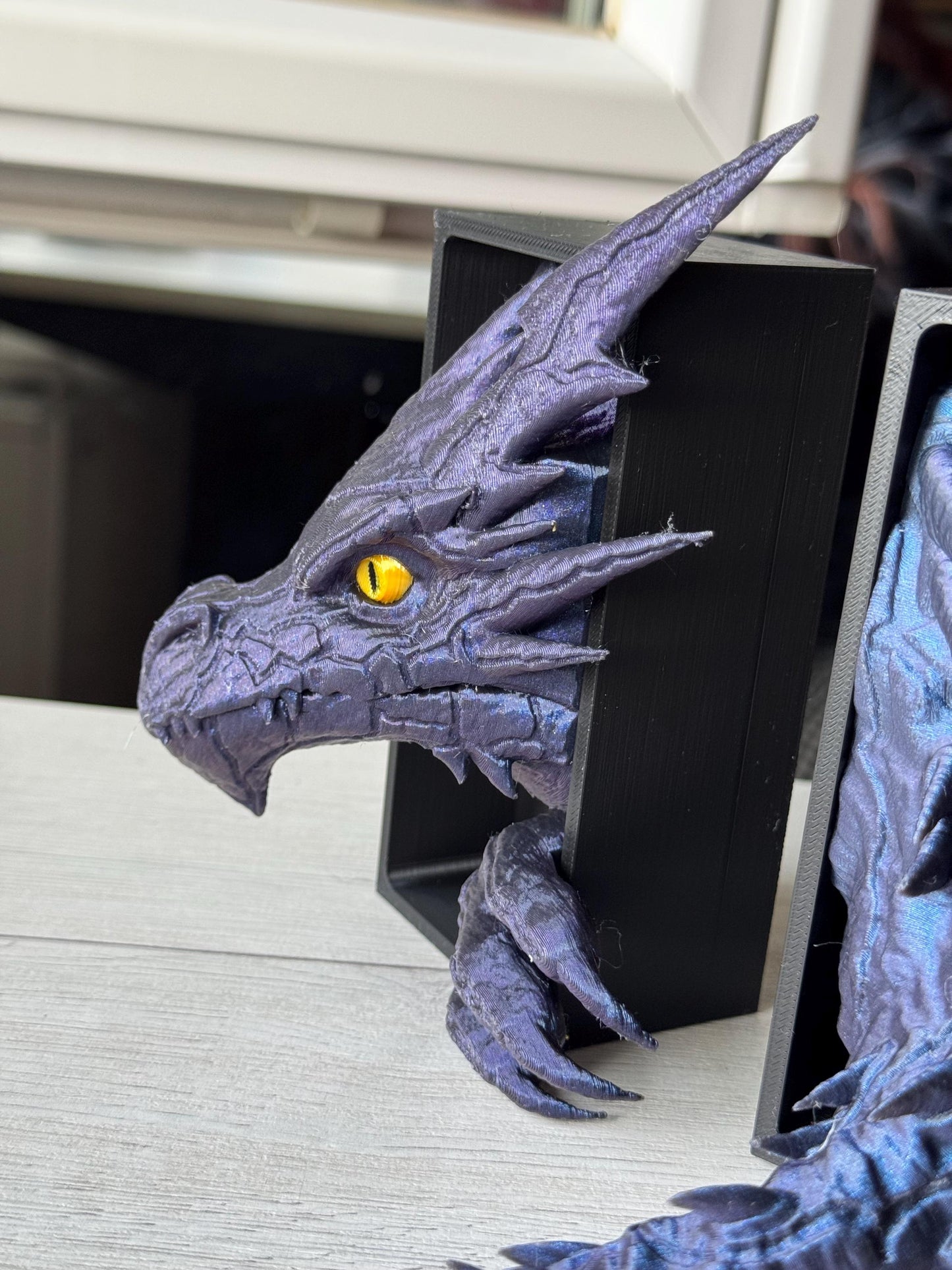 Mini sujetalibros de dragón relámpago – Decoración de fantasía pintada a mano | Regalo personalizado para amantes de los libros | Accesorio de estantería de dragón pequeño