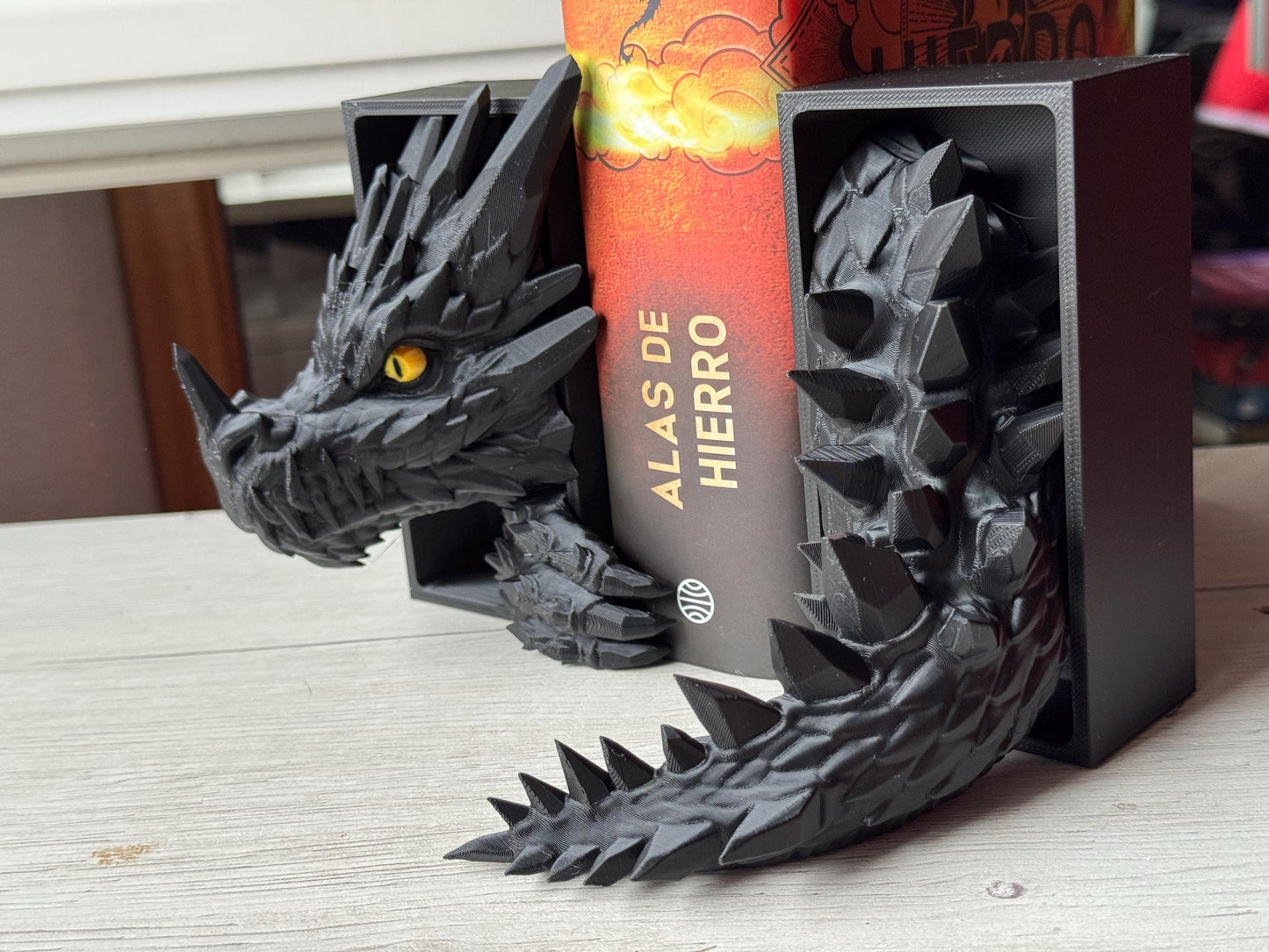 Mini sujetalibros de dragón de cristal – Decoración de fantasía pintada a mano | Regalo personalizado para amantes de los libros | Accesorio de estantería con forma de dragón pequeño