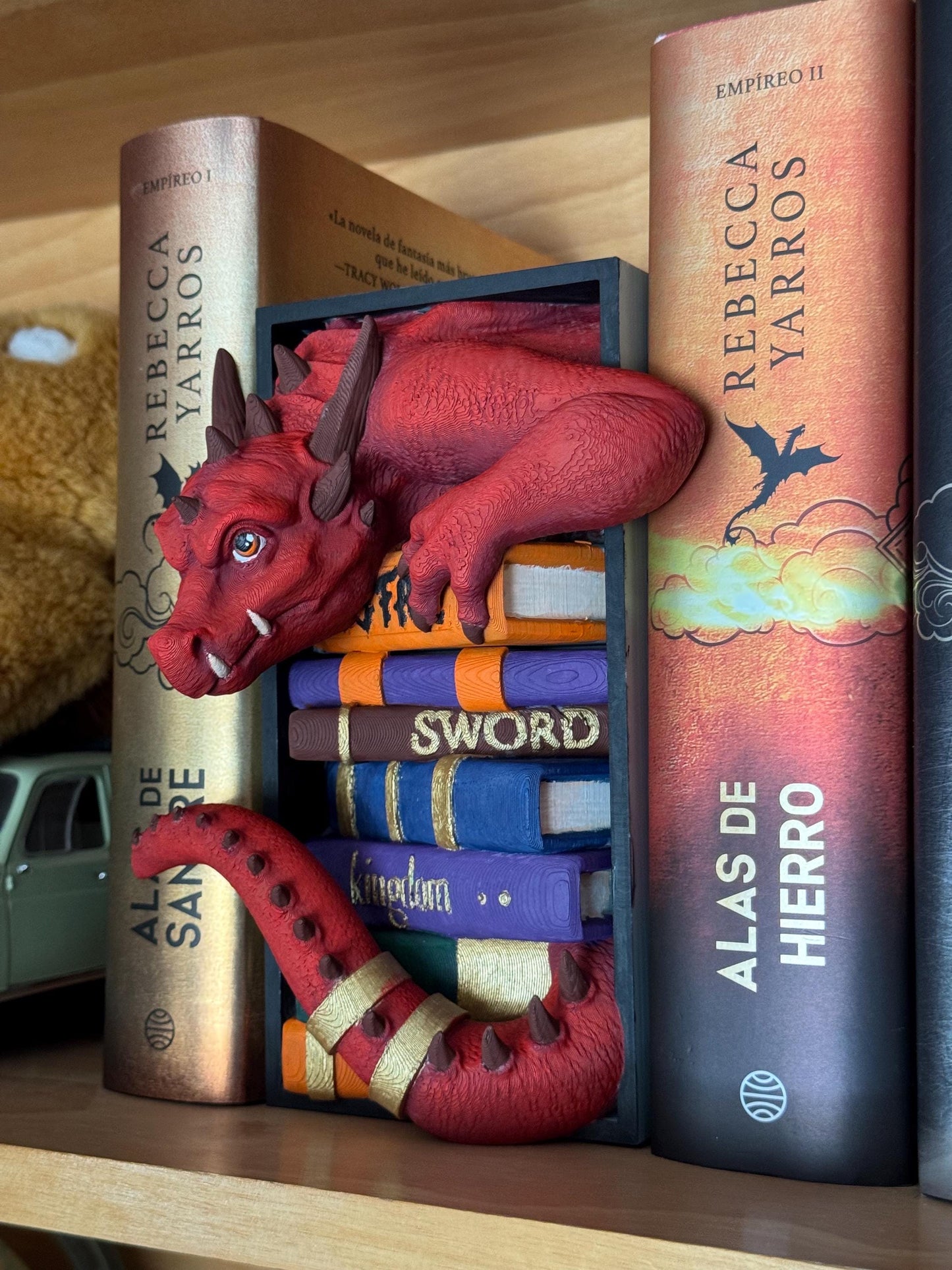 Sujetalibros Bebé Dragón –Decoración fantástica | Regalo para lectores | Decoración Fantástica para Librería | Dragón pintado a mano