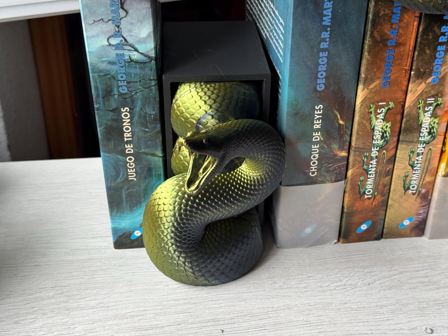Snake Book Nook –  Animals emerging between books | Two-Part Head & Tail Design | Fantasy Book Nook Decor |  Unique Gift for Book Lovers