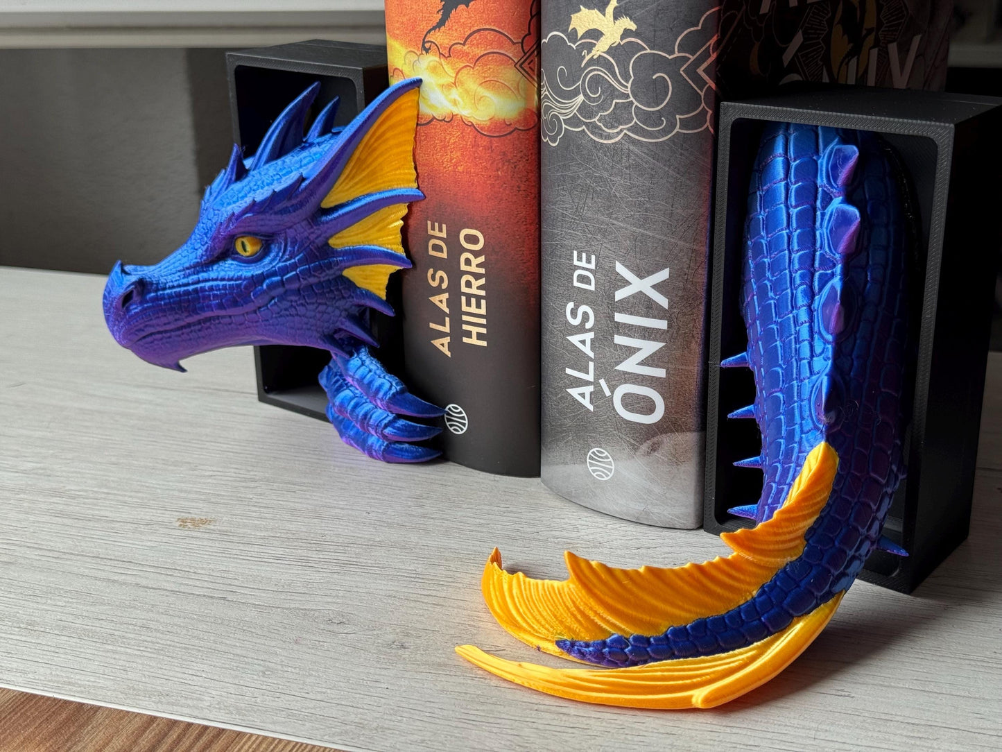 Mini sujetalibros de dragón marino – Decoración de fantasía pintada a mano | Regalo personalizado para amantes de los libros | Accesorio de estantería con dragón pequeño