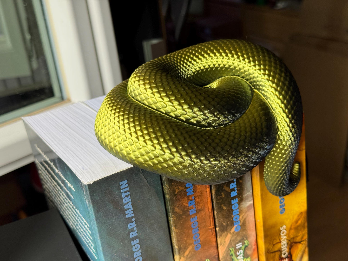 Snake Book Nook –  Animals emerging between books | Two-Part Head & Tail Design | Fantasy Book Nook Decor |  Unique Gift for Book Lovers